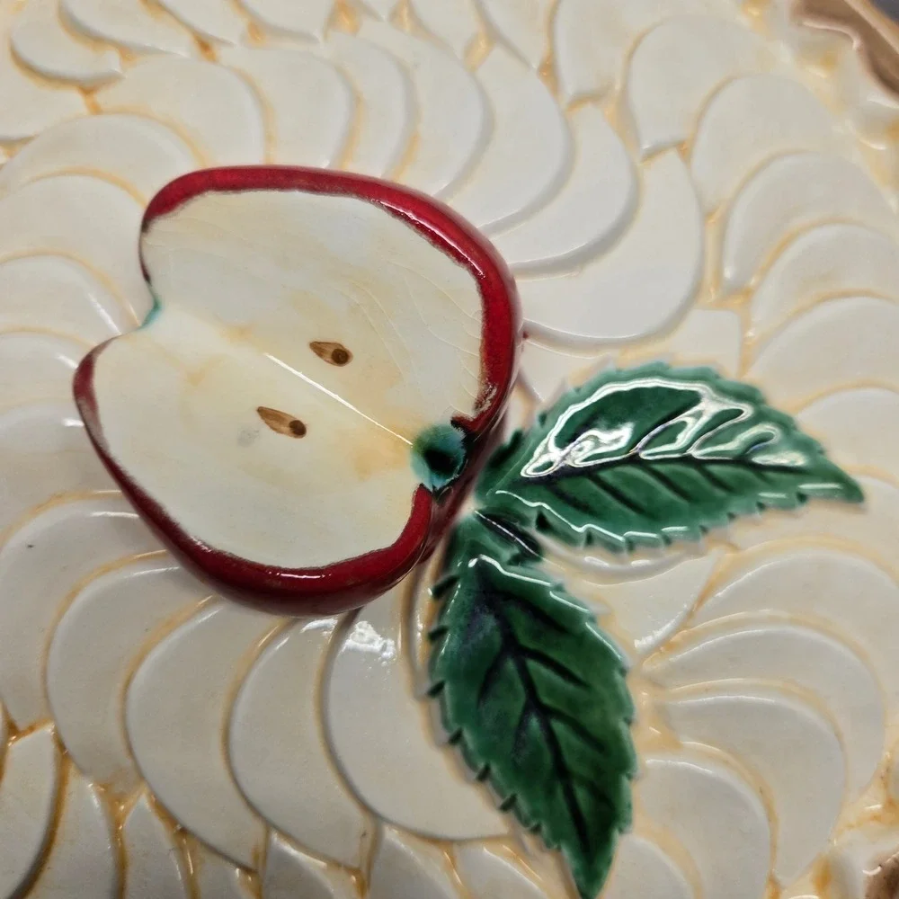 Ceramart Portugal Ceramic Apple Pie Dish with 3D Lidded Top 12 Inch Speckled Tan